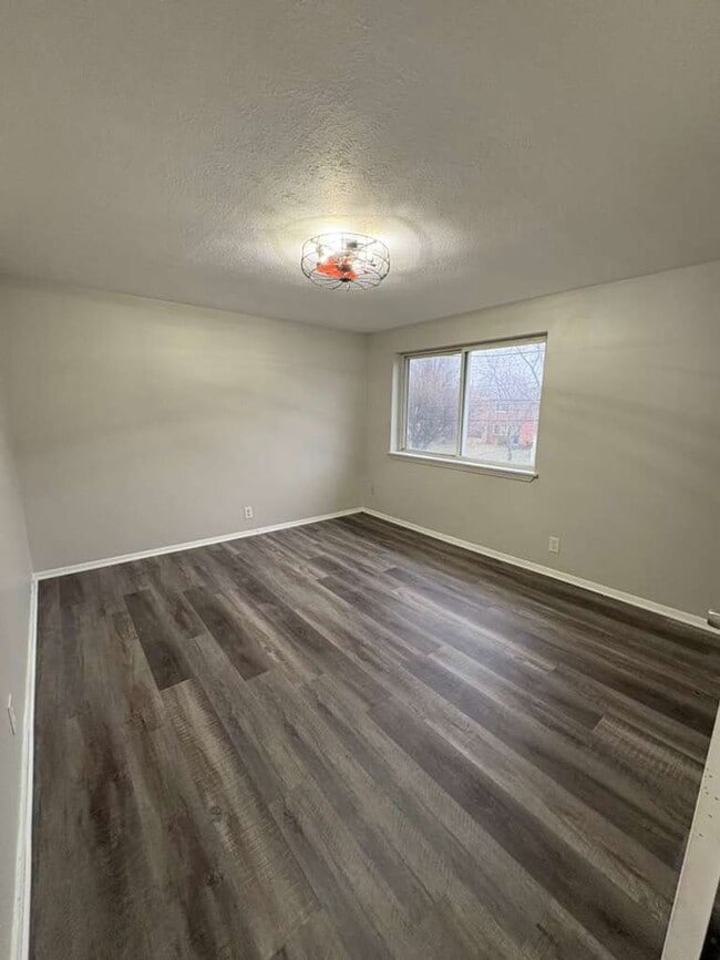 Building Photo - 5978 Glenway Dr