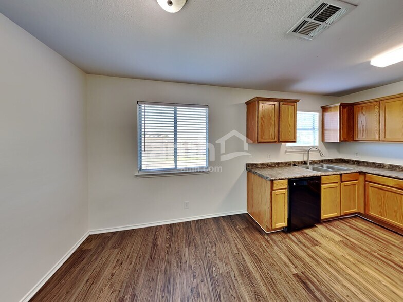 Building Photo - 2909 Tyler Ln