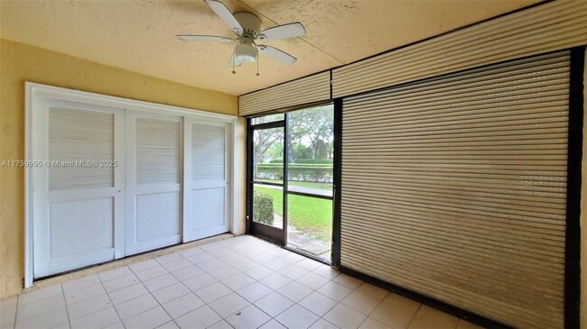 Building Photo - 2828 Carambola Cir S