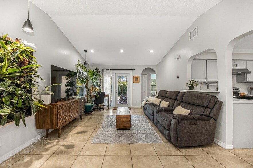 Building Photo - 762 Bayharbor Ter