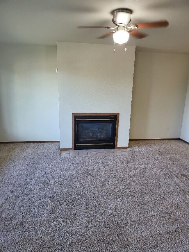 Building Photo - r159
