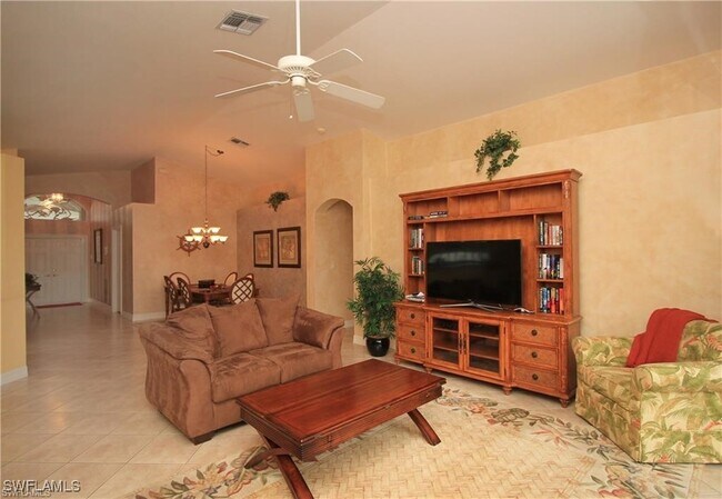 Building Photo - 2322 Butterfly Palm Dr