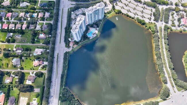 Building Photo - 2641 N Flamingo Rd