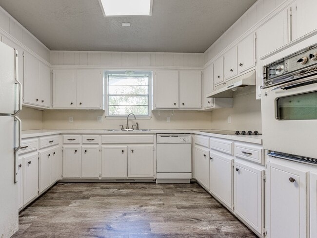 Building Photo - Recently Remodeled home in Norman