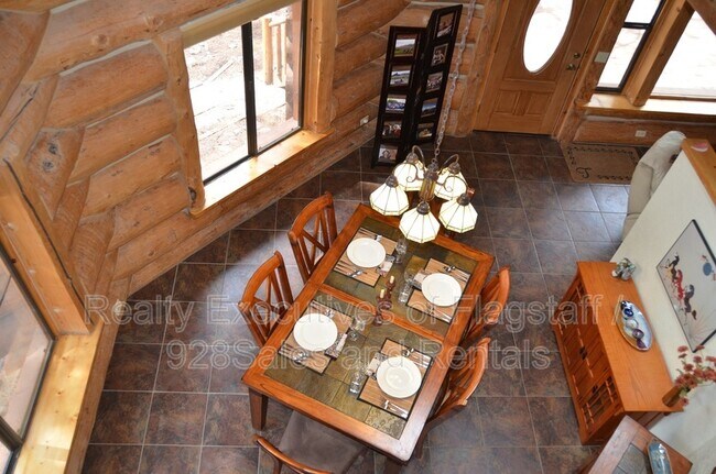 Building Photo - 1500 E Iris Trail