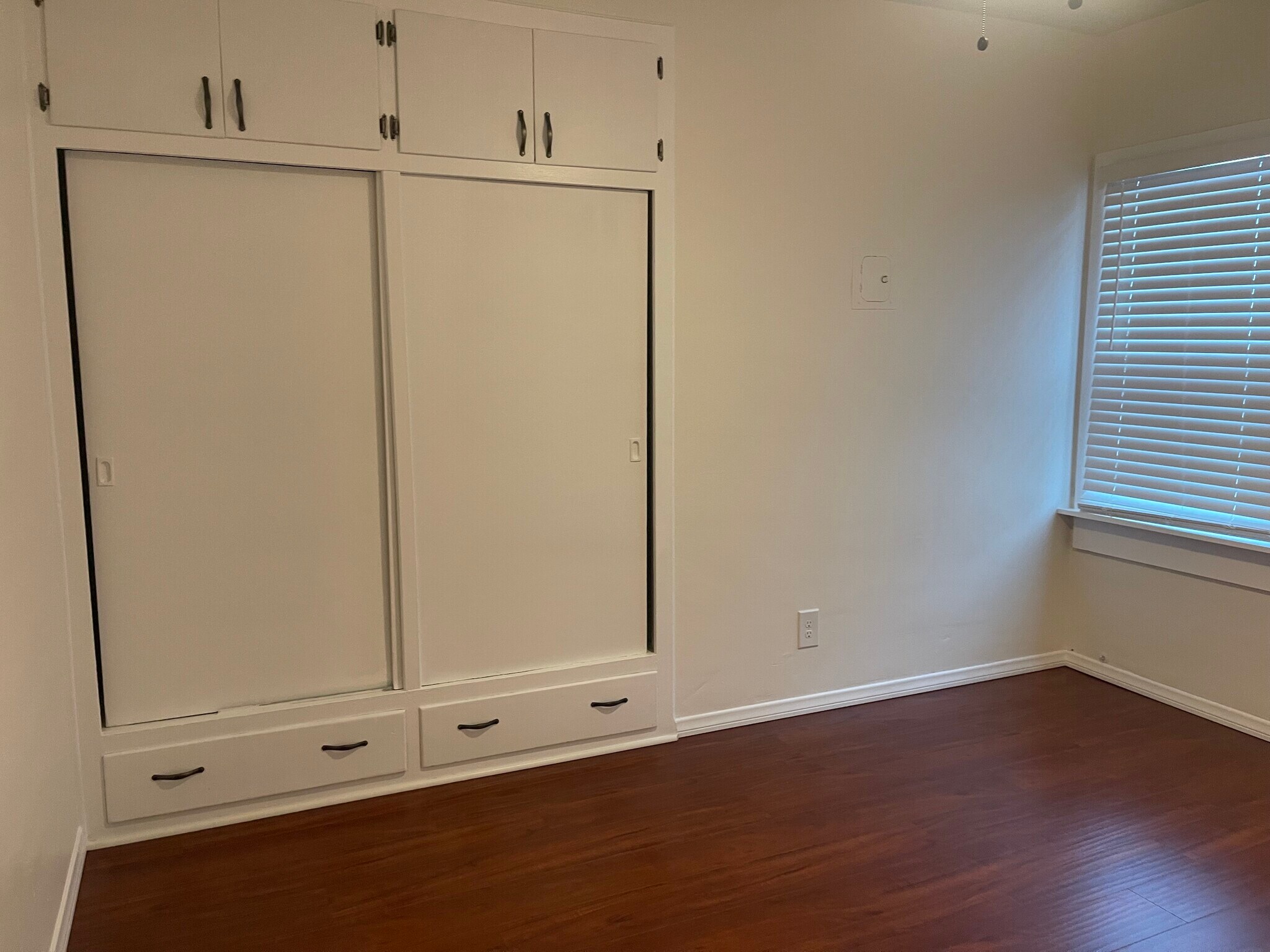 ROOM 2 - 8991 Burke Ave