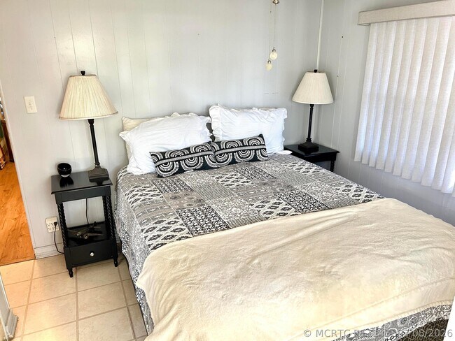 Building Photo - 425 Bougainvilla Dr