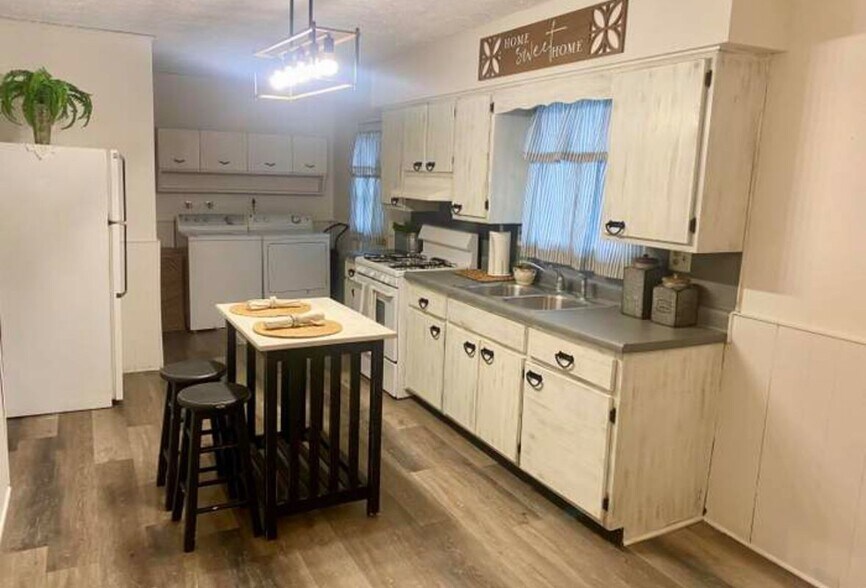 Building Photo - 1038 S Worth Ave