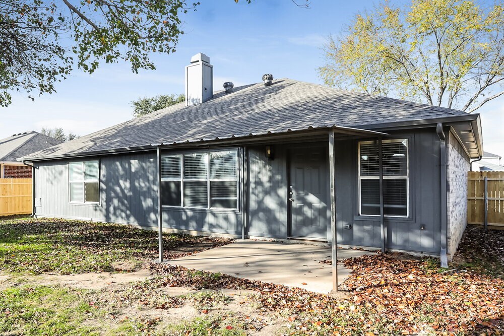 Building Photo - 5122 Eastcreek Dr