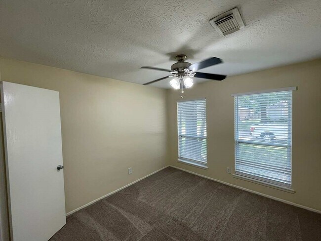 Building Photo - 9422 Chartermoss Cir