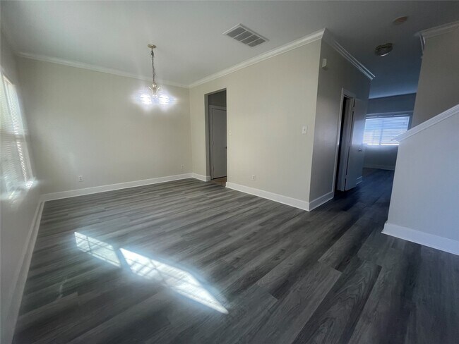 Building Photo - 11809 Longwood Garden Way