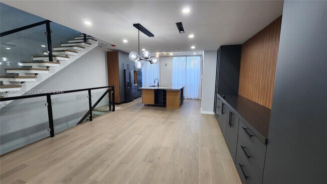 Building Photo - 1055 99th St