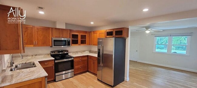 Building Photo - 290 Windfield Cir