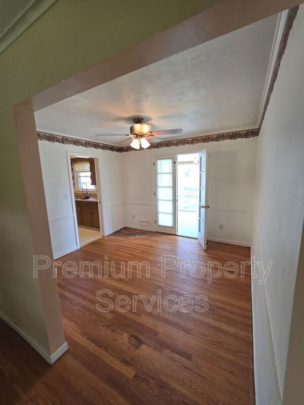 Primary Photo - 210 Kenilworth Dr