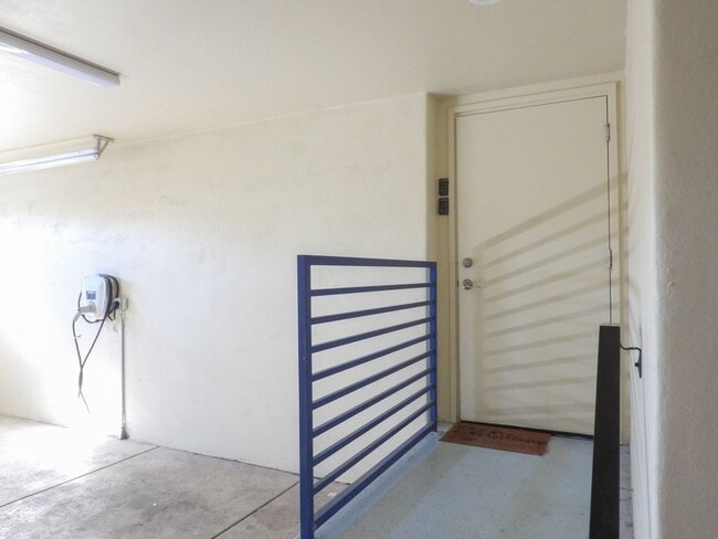 Building Photo - 3 Bedroom 2.5 Bath Home