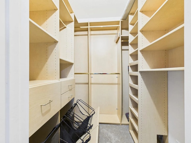 Building Photo - APT 121