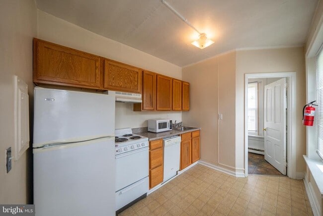 Building Photo - 301 S Broad St