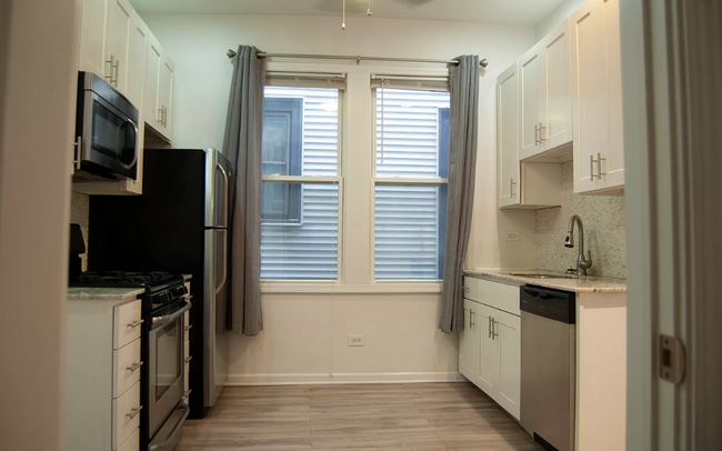 Building Photo - Lincoln Park Apartments!