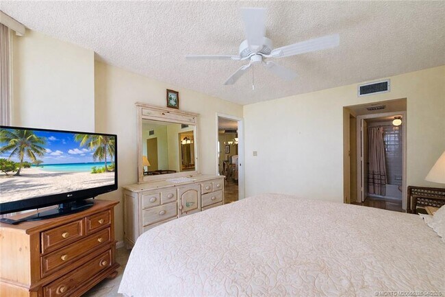 Building Photo - 9500 S Ocean Dr