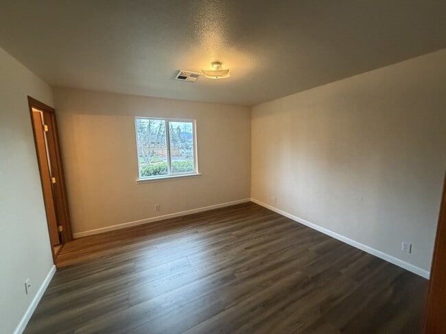 Building Photo - 1616 SW K St