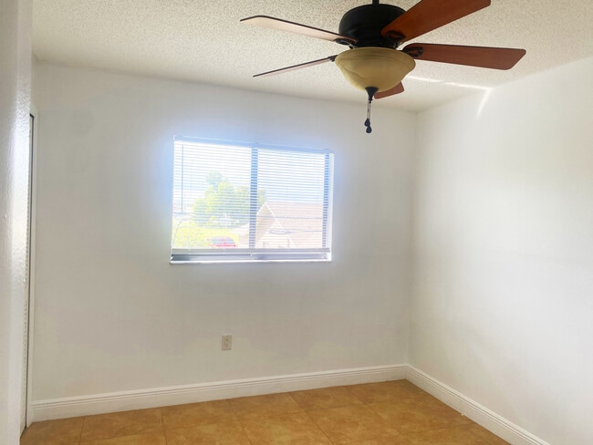 Building Photo - 1104 SE 8th St