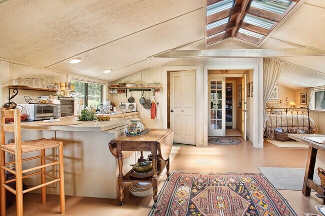 Building Photo - 430 Pratt Ave