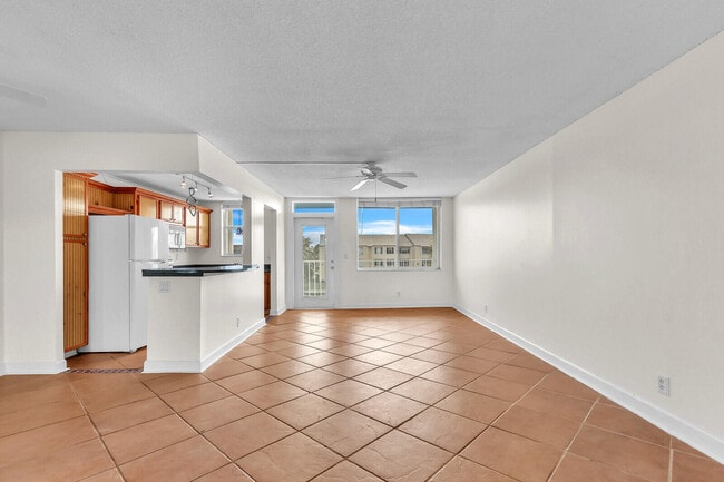 Building Photo - 104 Paradise Harbour Blvd