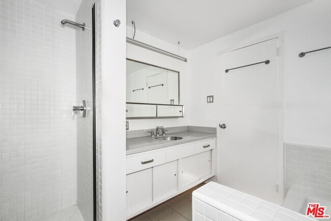 Building Photo - 4411 Los Feliz Blvd