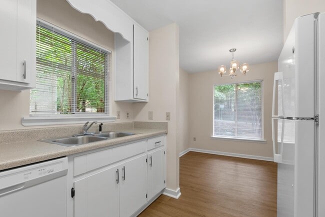 Building Photo - 2188 Claremont Ln