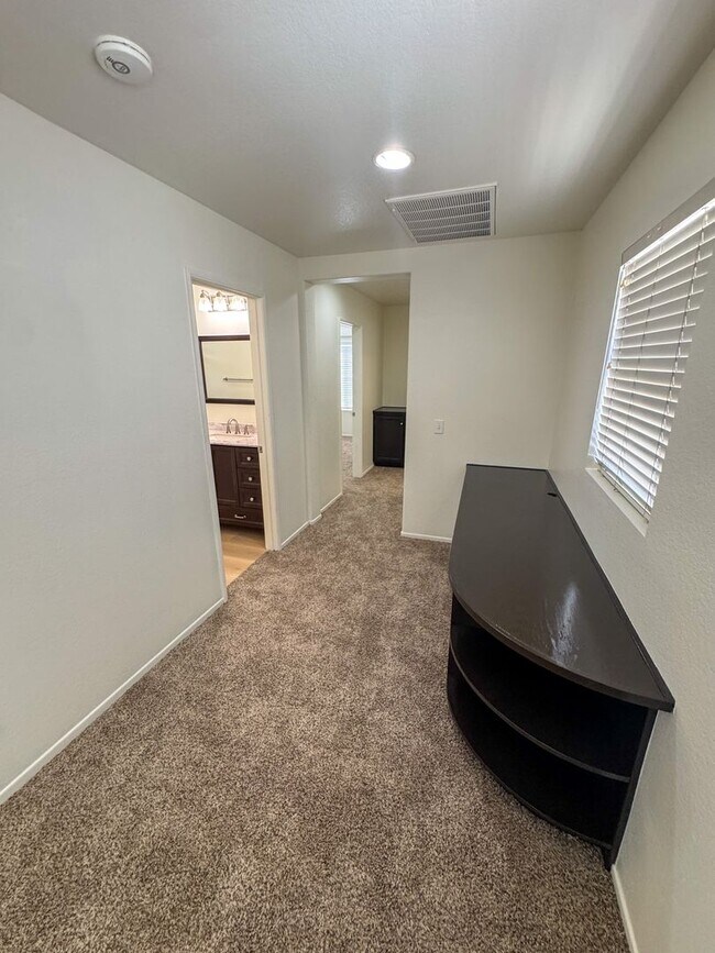 Building Photo - 4 Bedroom home available for Lease in Cent...