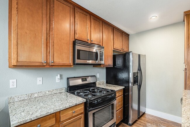 Building Photo - Spacious 3 bed 2 bath home in Denver