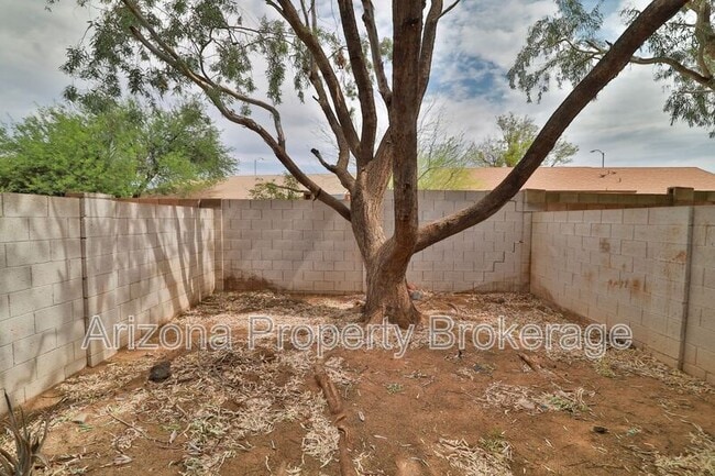 Building Photo - 6144 E Glencove St