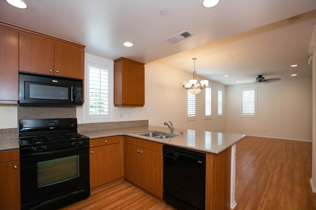 Building Photo - 720 S San Fernando Blvd
