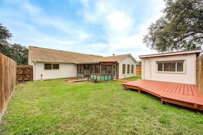 Building Photo - 14142 Rosetta Dr
