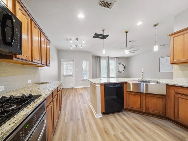 Building Photo - 17814 Arapaho Hill Ln