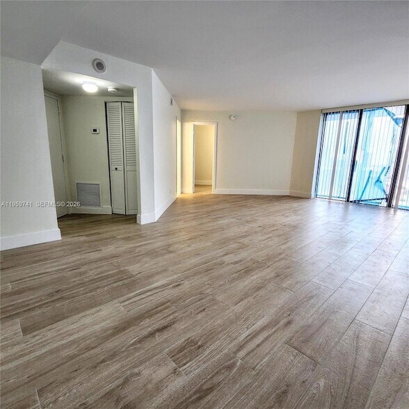 Building Photo - 18181 NE 31st Ct