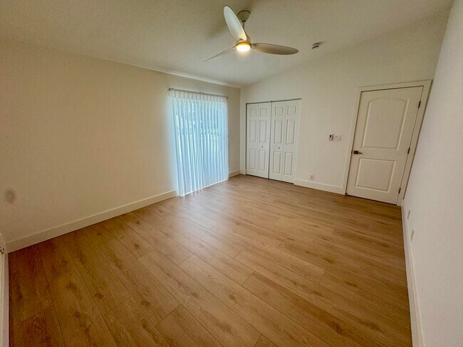 Building Photo - 64 Paxford Ln