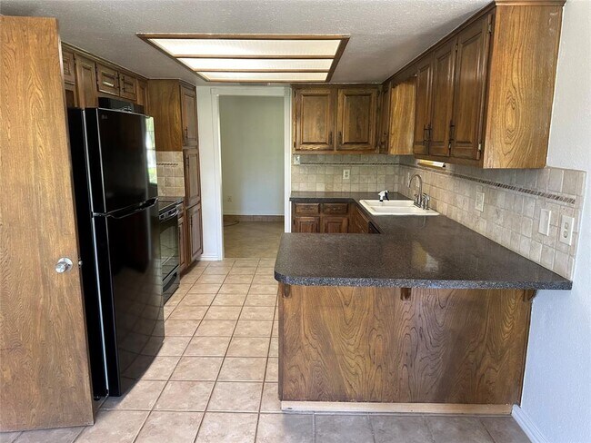 Building Photo - 331 Live Oak Dr