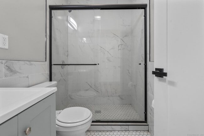 Building Photo - 111 Bank St