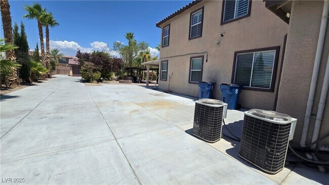 Primary Photo - 5536 Breecher Ave