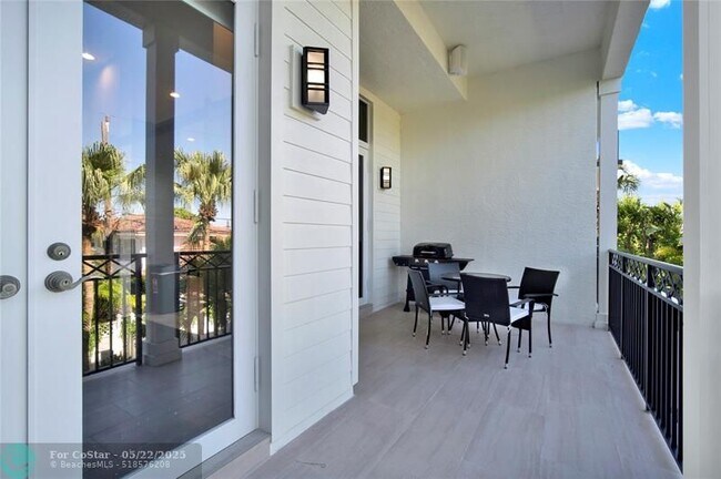 Building Photo - 425 N Ocean Blvd