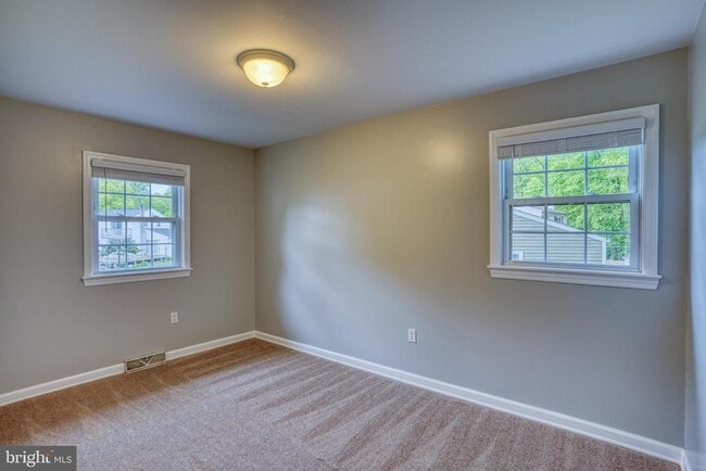 Building Photo - 124 Hilldale Ct