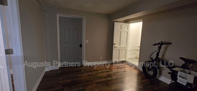 Building Photo - 289 Ashbrook Dr