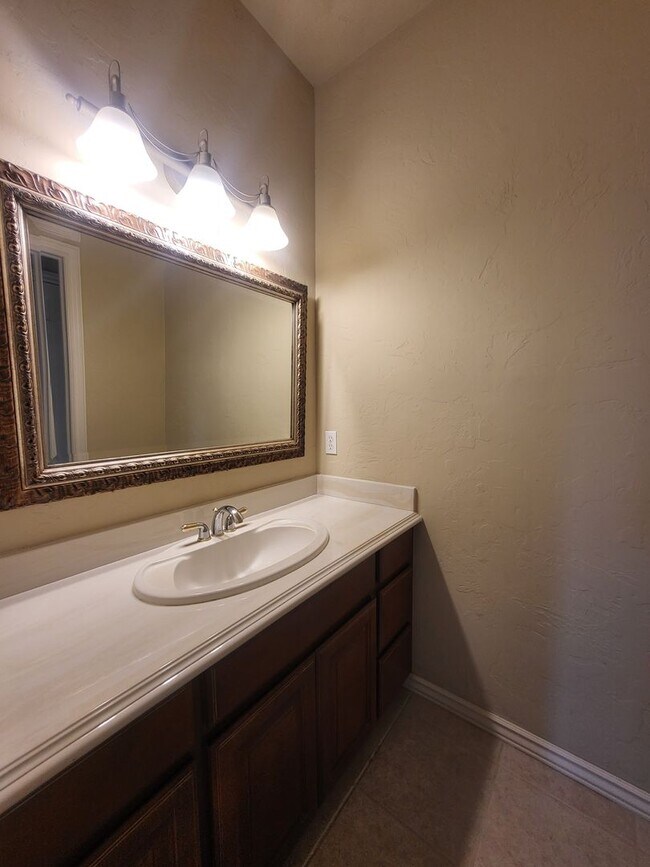 Building Photo - Executive (5) Bed/(4.5) Bath + Study Avail NOW! Must-See Amenities!
