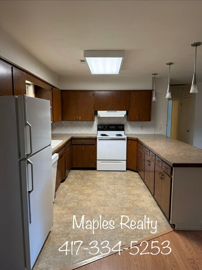 Building Photo - 2 bed / 1 bath apartment, Kirbyville MO