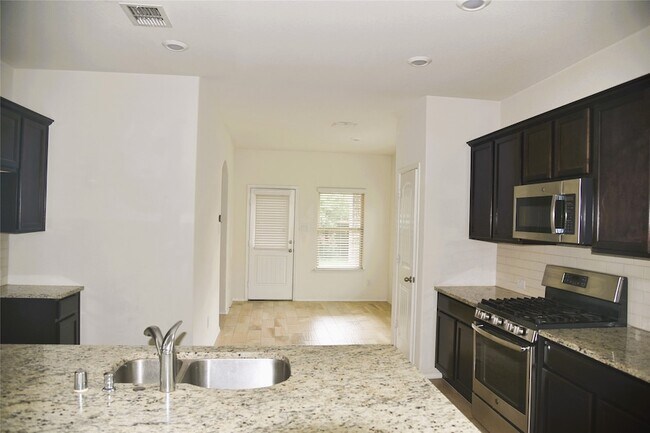 Building Photo - 1405 Acmite Ave