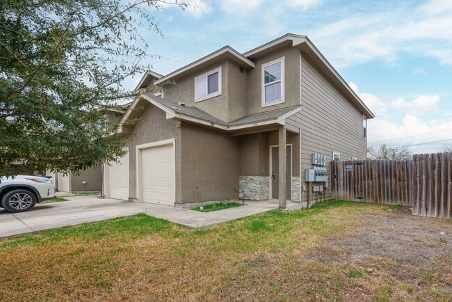 Building Photo - AVAILABLE NOW! Nice 3 bedroom townhouse located in Northeast San Antonio!