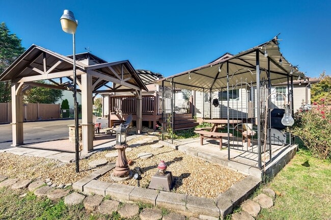 Building Photo - 808 Water View Terrace