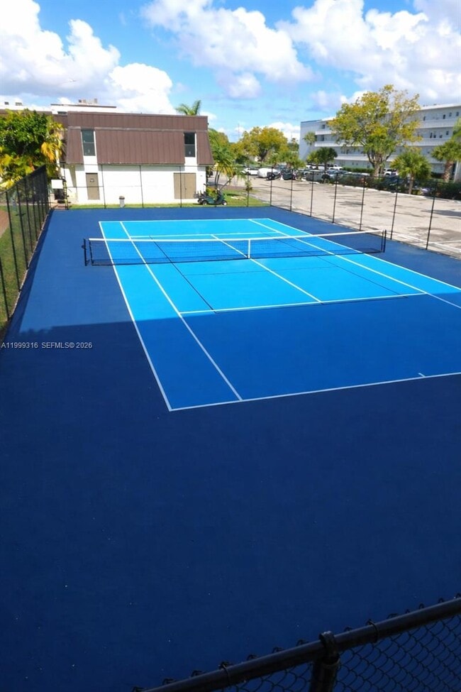 Building Photo - 500 NE 2nd St