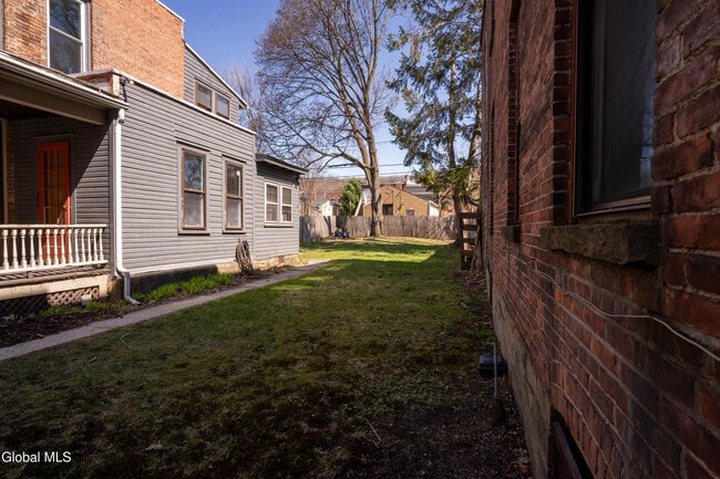 Building Photo - 546 5th Ave